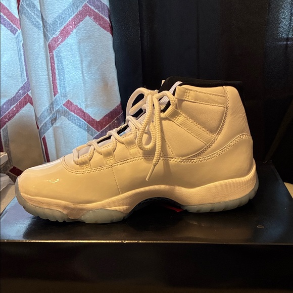 Jordan Athletic Shoes White and Blue - Picture 2 of 15